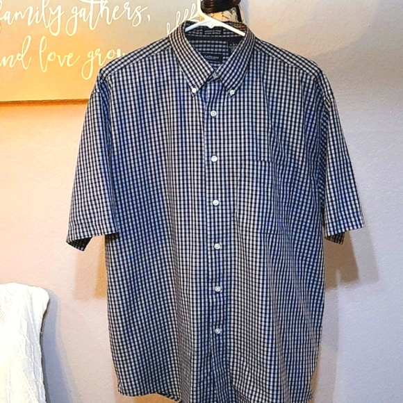 Men's Van Heusen Short Sleeve Button Down Shirt - Picture 2 of 4